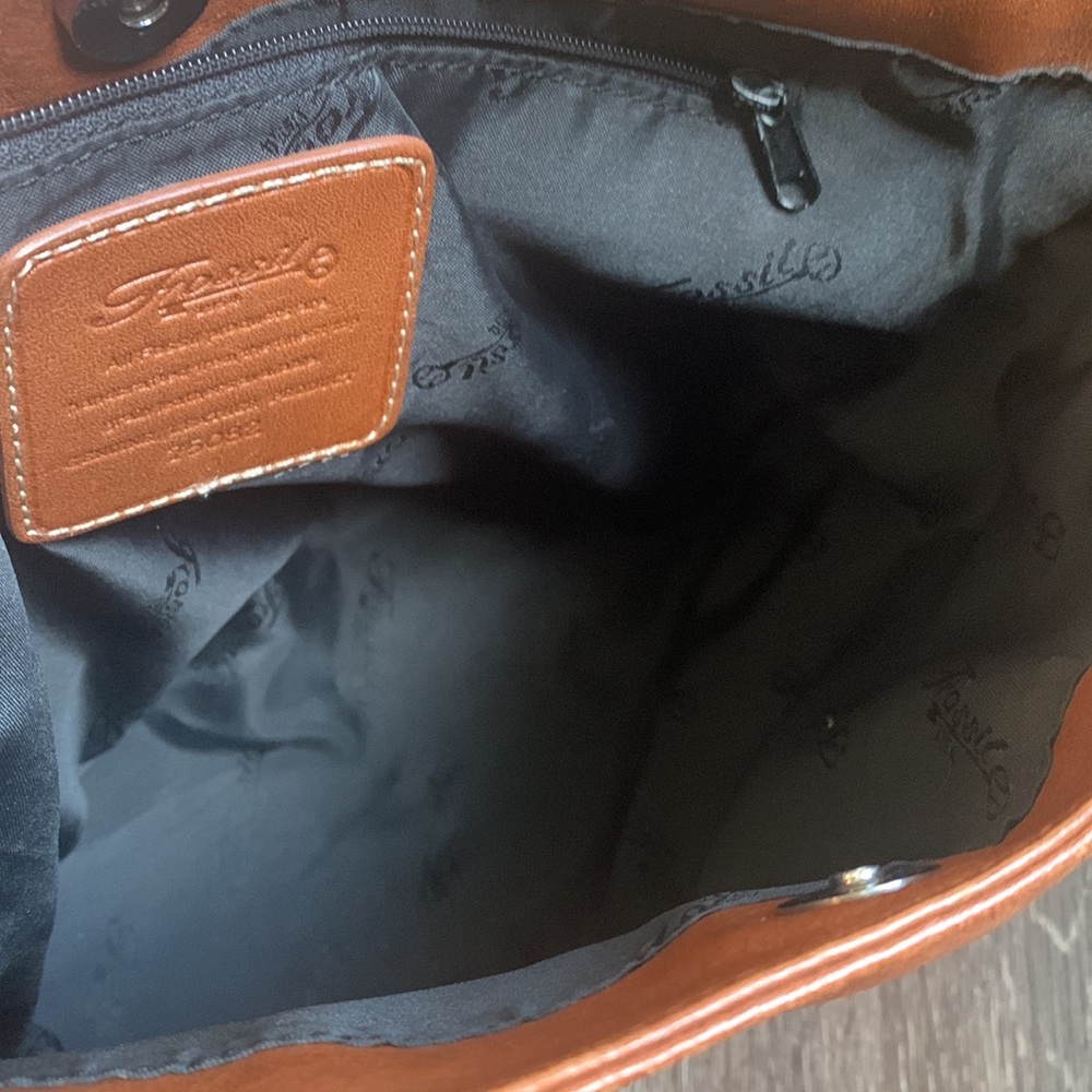Fossil Leather Shoulder Bag - Picture 2 of 16